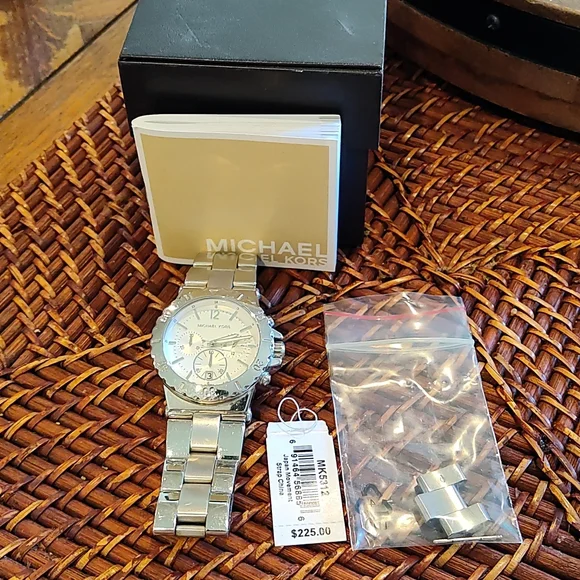 Michael Kors | Accessories | Like New Michael Kors Womens  display picture 3